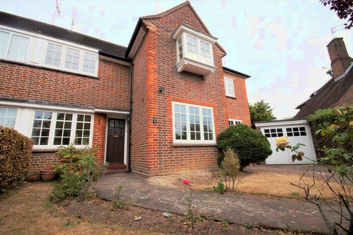 4 Bedroom Semi-Detached House To Rent In Broadmead Close, Pinner, HA5