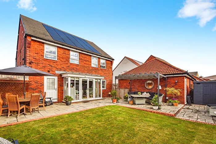 4 Bedroom Detached House For Sale In Mays Drive, Westbury, BA13