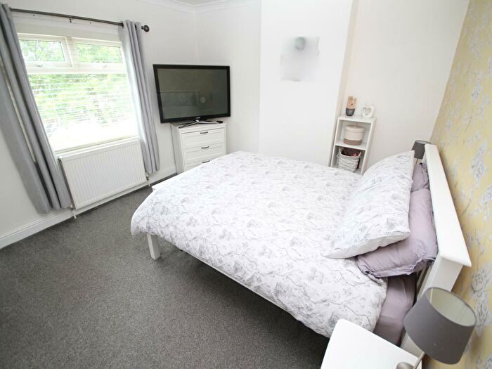 2 Bedroom Semi-Detached House For Sale In Leeds Road, Shipley, BD18