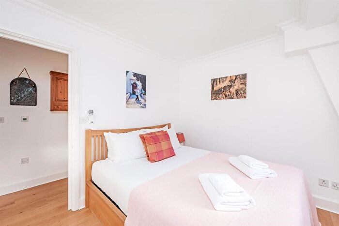1 Bedroom Maisonette To Rent In Redcliffe Mews, Chelsea, SW10