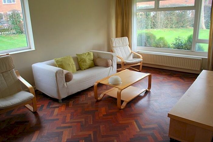2 Bedroom Flat To Rent In Cedar Drive, East Finchley, London N2
