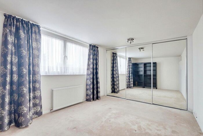 2 Bedroom Flat For Sale In East Street, Southend-On-Sea, SS2