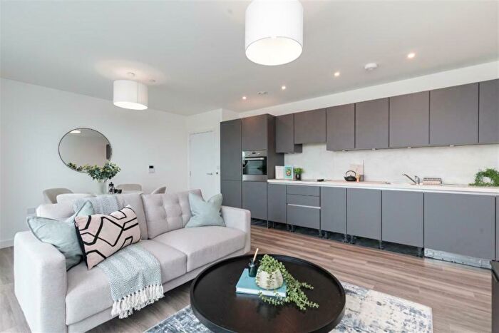 Flat To Rent In Thunderer Street, E13