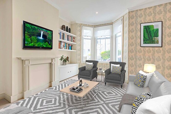 1 Bedroom Flat For Sale In Eccles Road, London, SW11