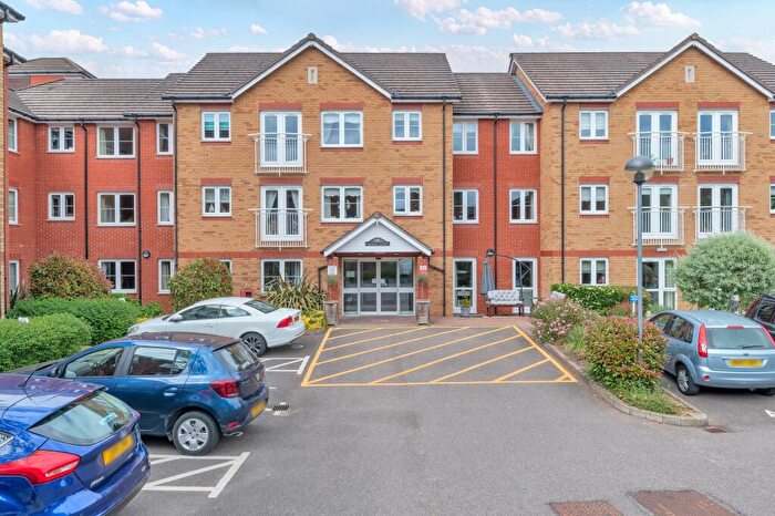 1 Bedroom Flat For Sale In Goodes Court, Royston, SG8