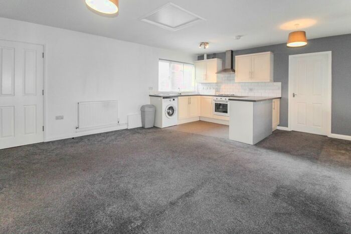 2 Bedroom Flat To Rent In Flat, Dunstable Street, Ampthill, Bedford, MK45