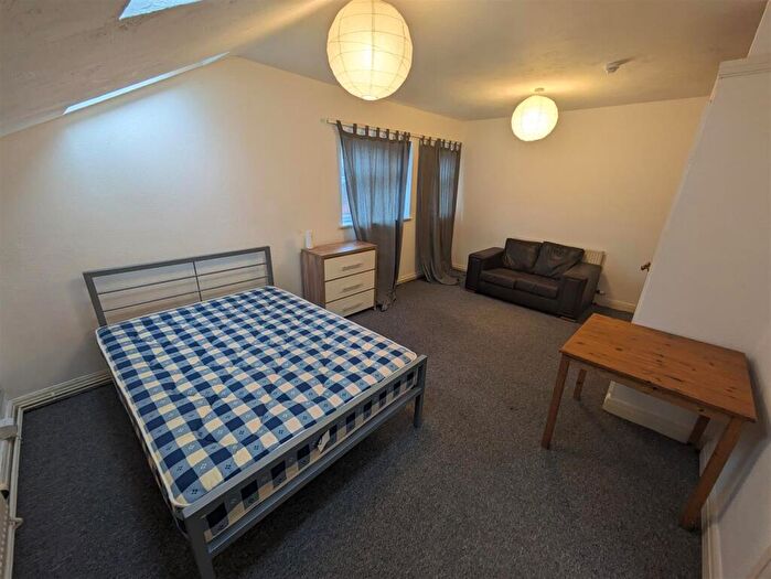 1 Bedroom Apartment To Rent In Ashton Old Road, Openshaw, Manchester, M11