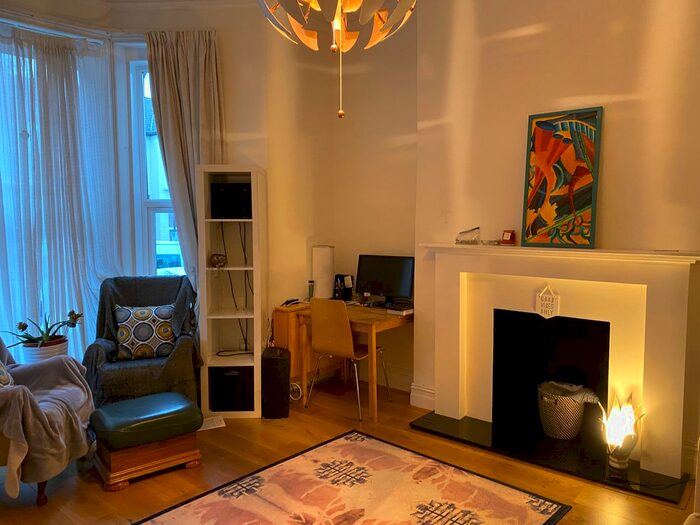 1 Bedroom Flat To Rent In Birkbeck Avenue, London, W3