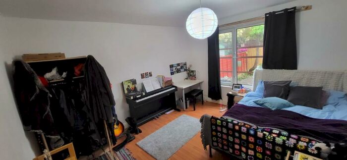 4 Bedroom Semi-Detached House To Rent In Brentbridge Road, Manchester, M14