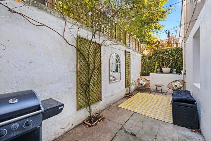 2 Bedroom Apartment For Sale In St. Aubyns, Hove, East Sussex, BN3