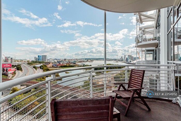 2 Bedroom Flat To Rent In Blackwall Way, London, E14