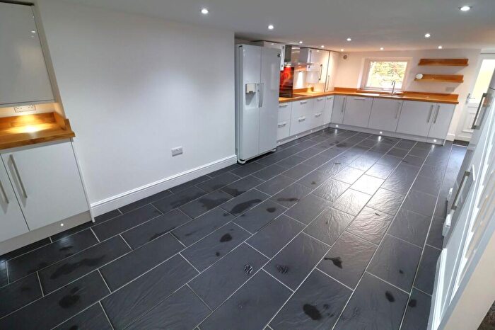 3 Bedroom End Of Terrace House To Rent In St Marys Road, Glossop, SK13