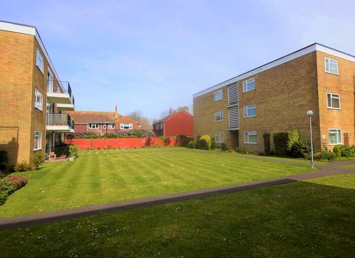 2 Bedroom Flat To Rent In The Marlowes, Hastings Road, Bexhill On Sea, TN40