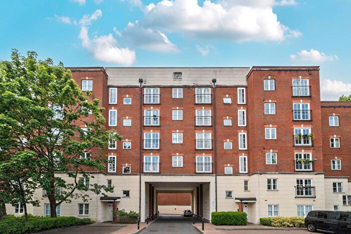 2 Bedroom Flat To Rent In Gloucester Court, Dulwich, London, SE22