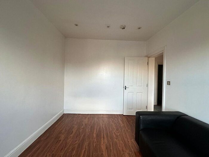 1 Bedroom Flat To Rent In Park Parade, London, NW10