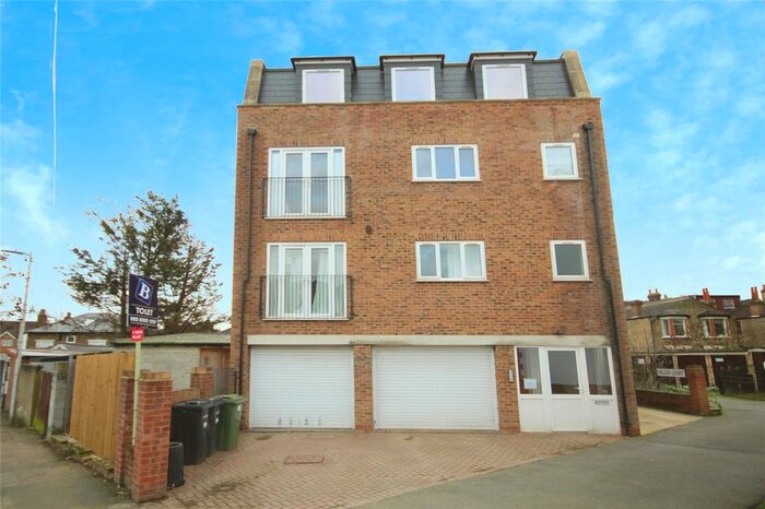 1 Bedroom Flat To Rent In Frederick Court, Albert Road, London, E18