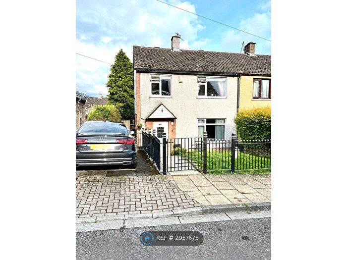 3 Bedroom Semi-detached House To Rent In Camberley Mount, Bradford, BD4