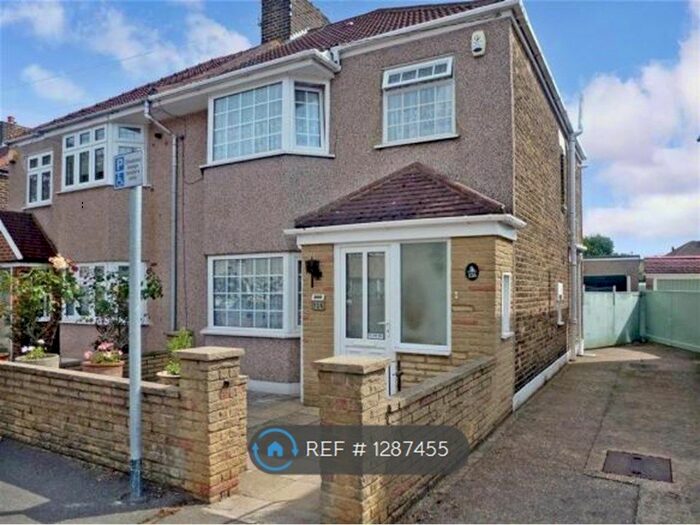 3 Bedroom Semi-Detached House To Rent In Northdown Road, Welling DA16