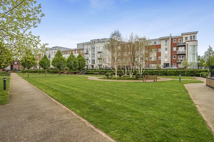 2 Bedroom Flat For Sale In Heron Way, Maidenhead, SL6