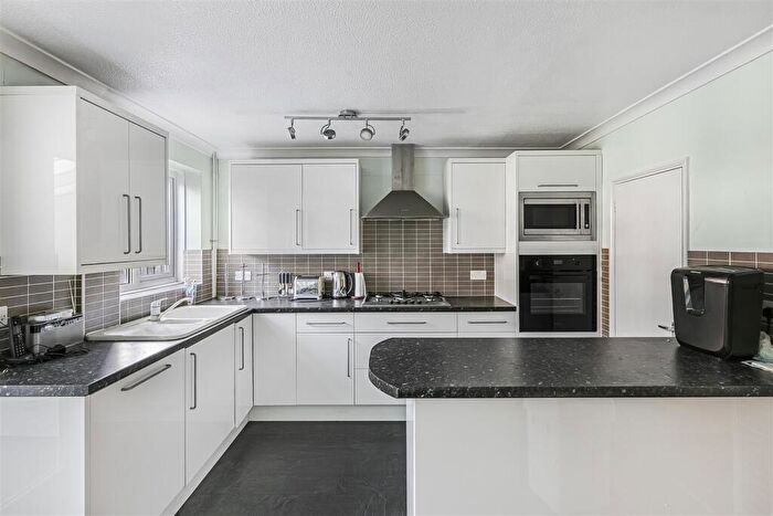 3 Bedroom Town House For Sale In North Street, Carshalton, SM5