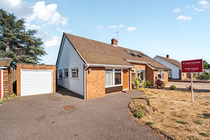 3 Bedroom Bungalow For Sale In Boltons Close, Pyrford, GU22