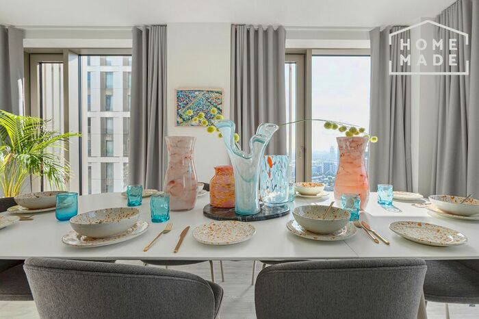 2 Bedroom Flat To Rent In Coppermaker Square, Stratford, E20