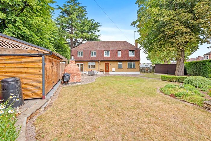 4 Bedroom Detached House For Sale In Park Avenue, Kettering, NN16