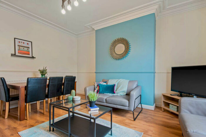 5 Bedroom House To Rent In Victoria Road, Leeds, LS6