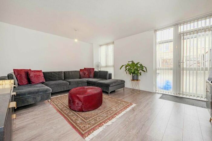 3 Bedroom House To Rent In Lammermoor Road, Balham, SW12