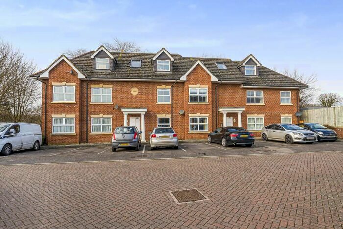 2 Bedroom Flat To Rent In Maidenhead, Berkshire, SL6