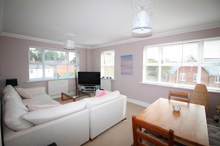 2 Bedroom Flat To Rent In Tower View, Chartham, Canterbury, CT4