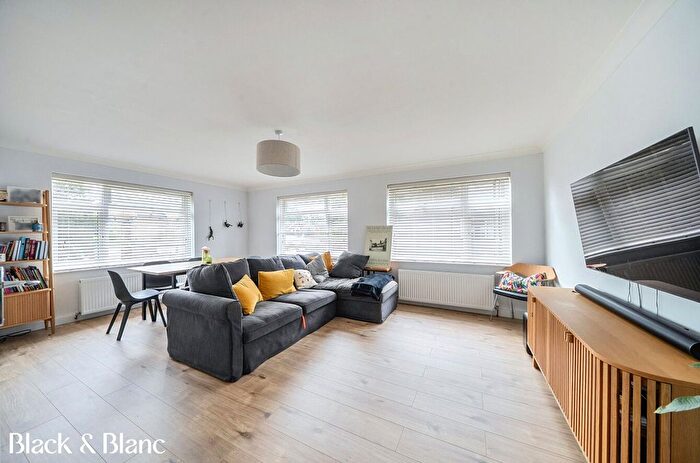 2 Bedroom Flat For Sale In Wickham Road, Beckenham, BR3