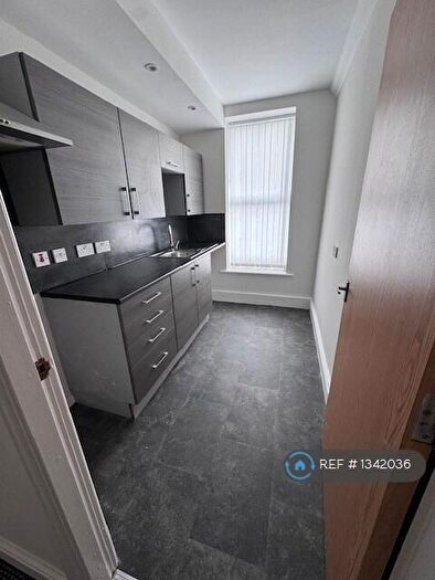 2 Bedroom Flat To Rent In Balls Road, Oxton, CH43