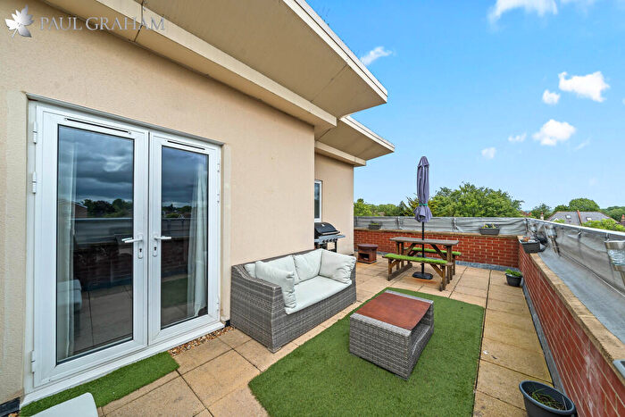 2 Bedroom Apartment For Sale In Woodcote Road, Wallington, SM6