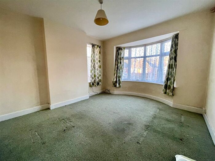 3 Bedroom Semi Detached House For Sale In Leigh Road, Wimborne, BH21