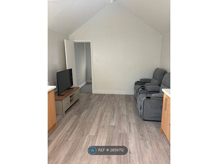 1 Bedroom Flat To Rent In Whippendell Road, Watford, WD18