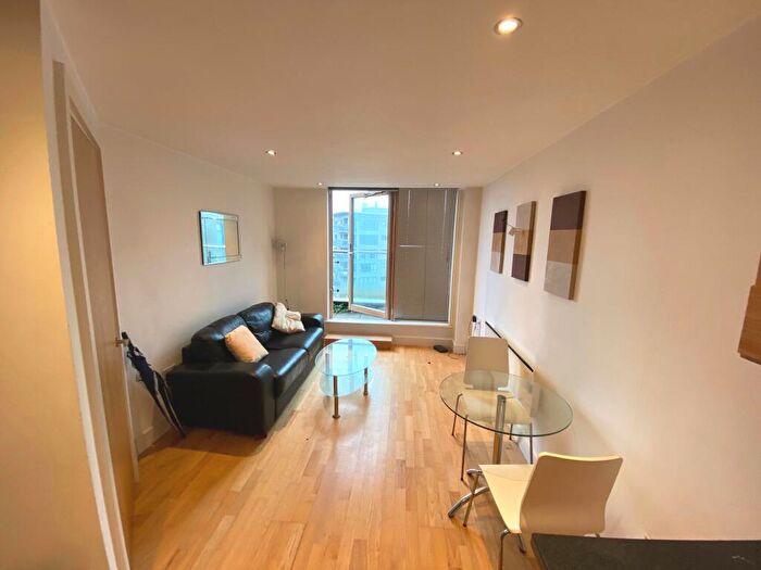 1 Bedroom Apartment To Rent In La Salle, Leeds Doc, City Centre, LS10