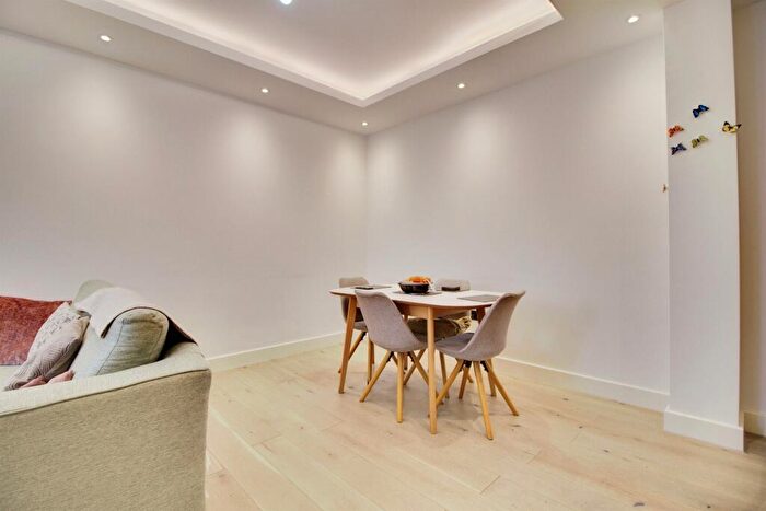 1 Bedroom Apartment For Sale In Stonehills, Welwyn Garden City, AL8