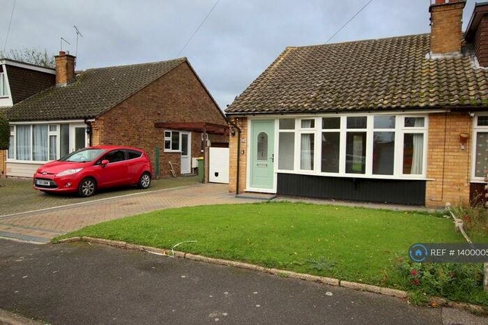 2 Bedroom Bungalow To Rent In Westbury, Rochford, SS4