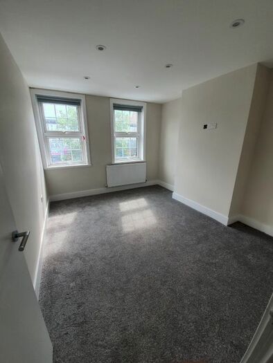 2 Bedroom Flat To Rent In High Street, London, BR6
