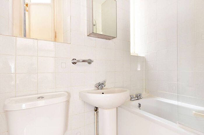 1 Bedroom Flat To Rent In Kings Road, Chelsea, London, SW3