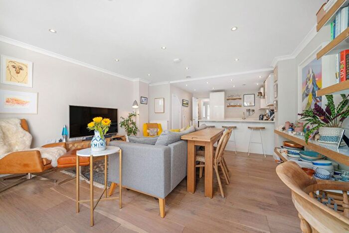 1 Bedroom Flat For Sale In Dalyell Road, London, SW9