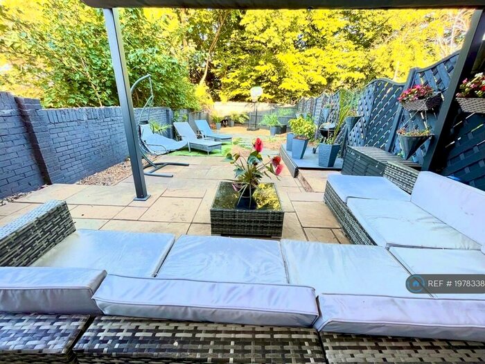 4 Bedroom Semi-Detached House To Rent In Woburn Close, Stevenage, SG2