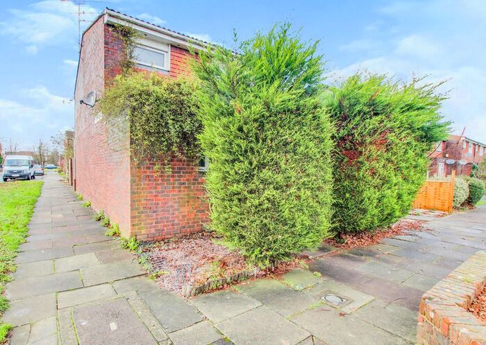 3 Bedroom End Of Terrace House To Rent In Salvington Road, Crawley, RH11