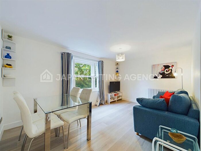 1 Bedroom Flat To Rent In Pembridge Gardens, Notting Hill, W2