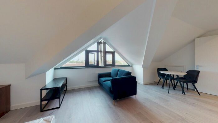 Studio To Rent In Riverbank Way, Brentford, TW8