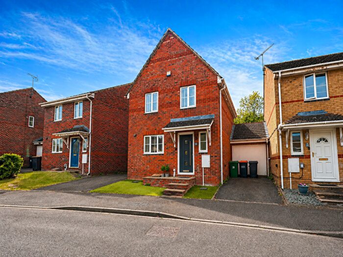 3 Bedroom Detached House For Sale In Coopers Way, Houghton Regis, LU5