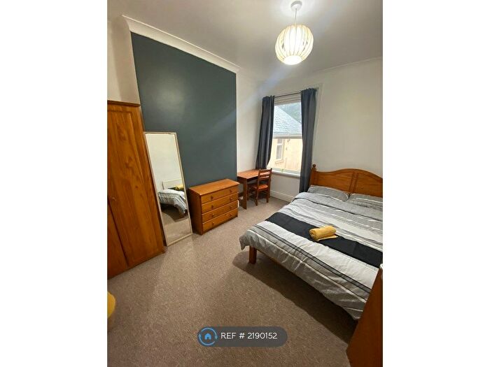 2 Bedroom Flat To Rent In North Road, Cardiff, CF14