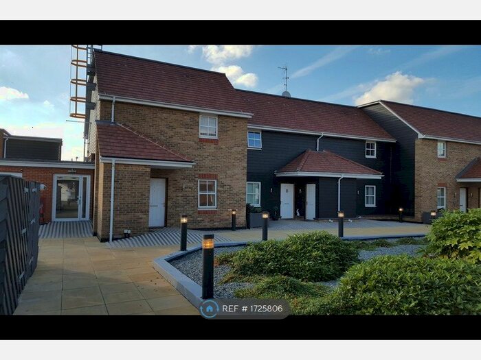 2 Bedroom Flat To Rent In Nayland Court, Romford, RM1