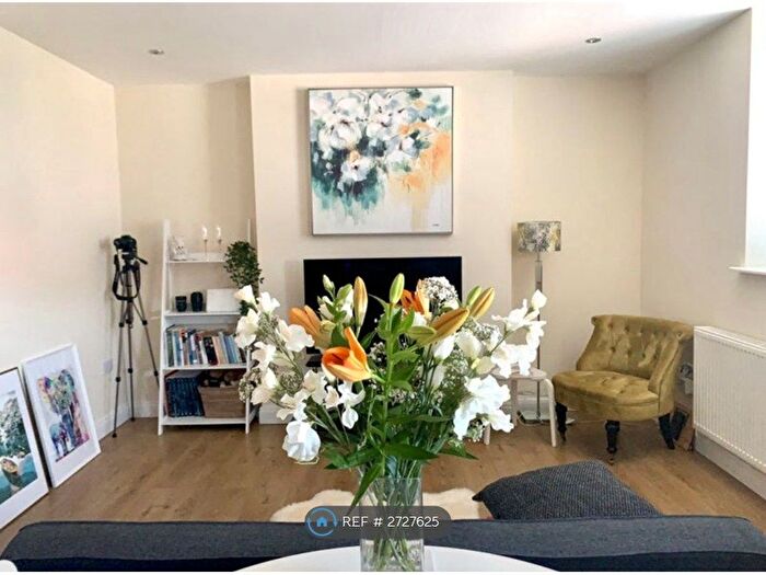 2 Bedroom Flat To Rent In Newport Road, Cardiff, CF24